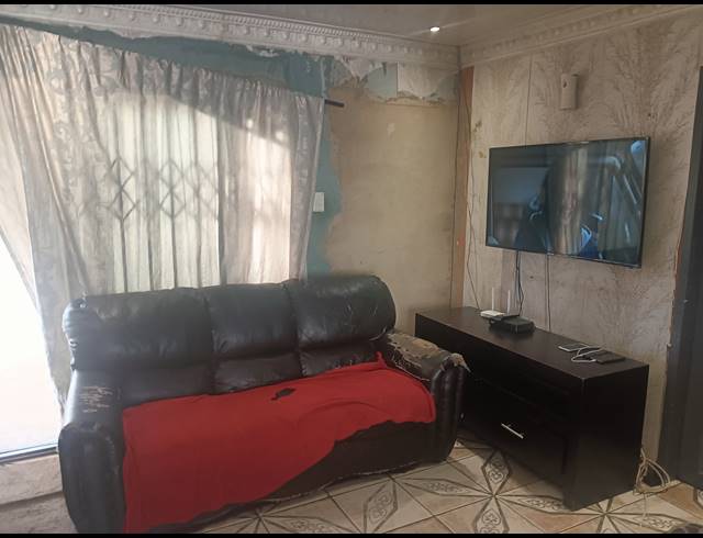 3 BEDROOM FREEHOLD FOR SALE IN WINDMILL PARK